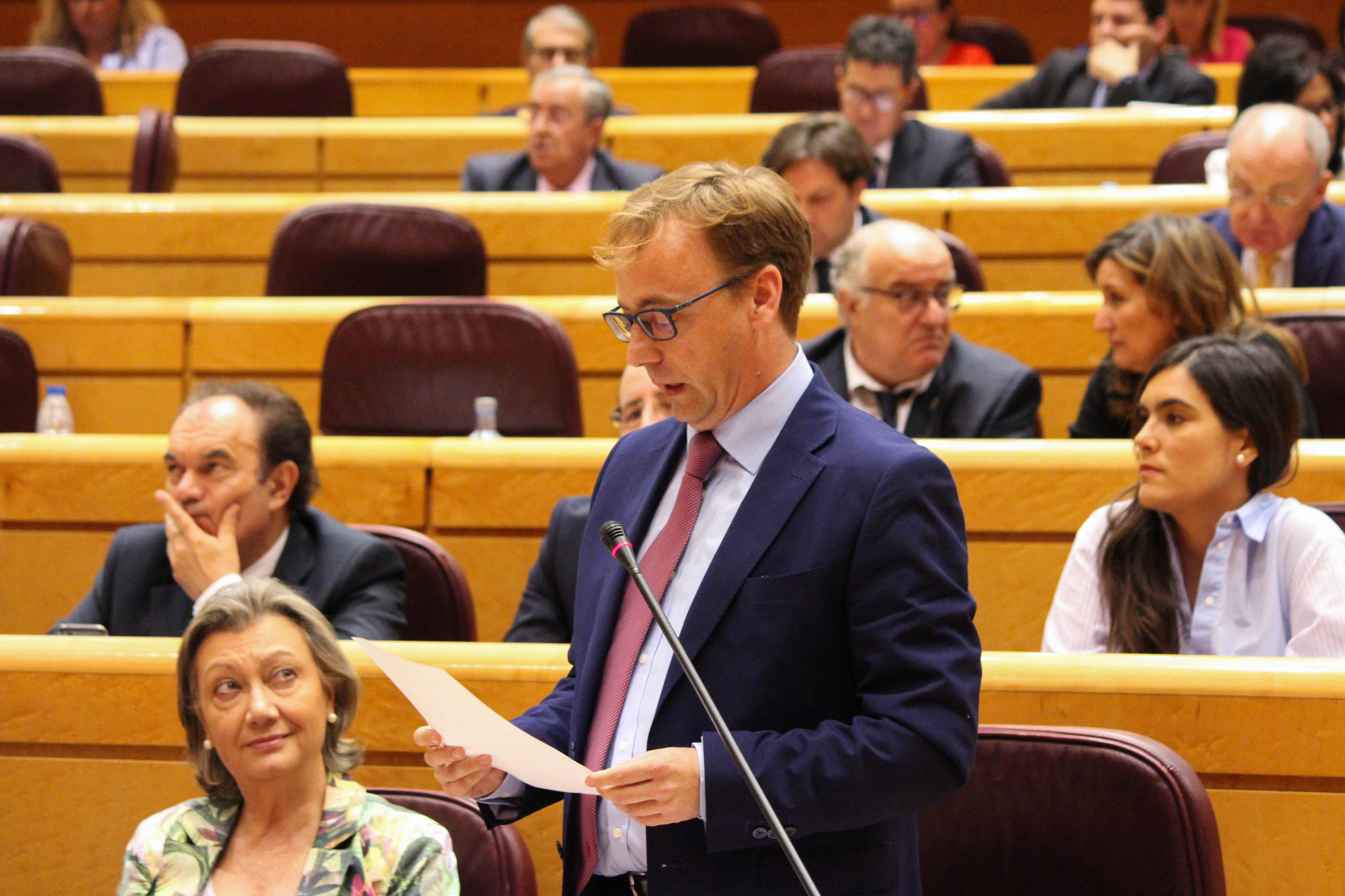 El PP acusa al Gobierno de querer sangrar a las empresas tecnológicas ...