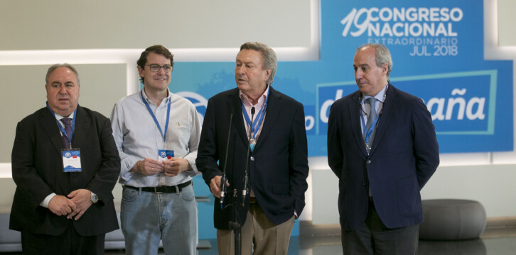 Luis de Grandes atiende a los medios de comunicación