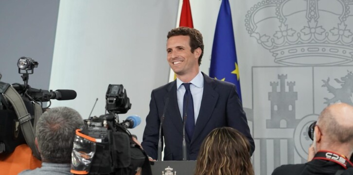 El presidente del Partido Popular, Pablo Casado, atiende a los medios de comunicación desde La Moncloa