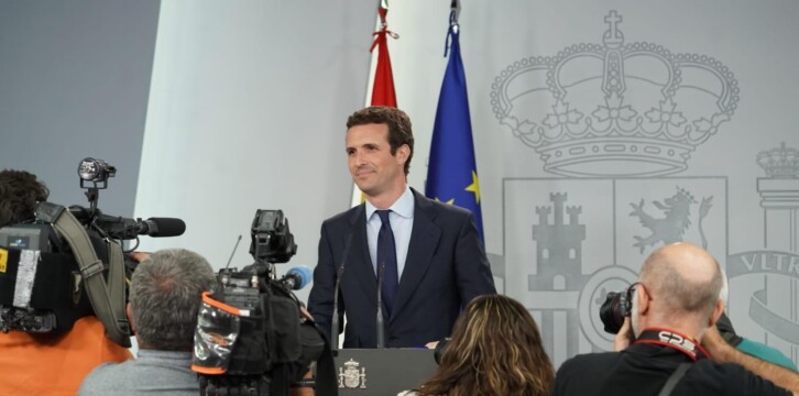 El presidente del Partido Popular, Pablo Casado, atiende a los medios de comunicación desde La Moncloa