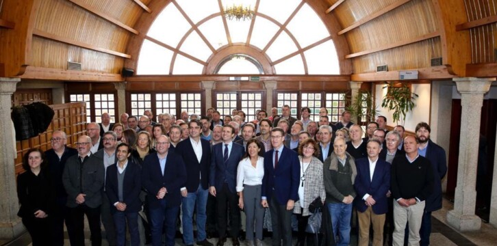 Foto de familia de la Junta Directiva Provincial del PP de A Coruña