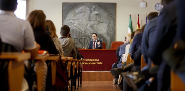 Teodoro García Egea asiste a la conferencia Block Chain Universidad de Sevilla
