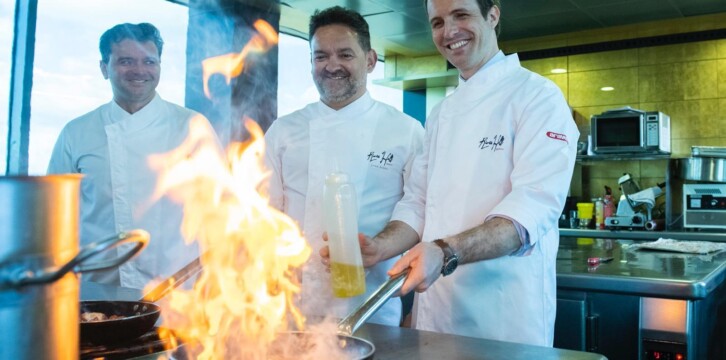 Visita de Pablo Casado a Zaragoza y a la fábrica de papel de SAICA