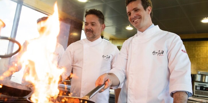Visita de Pablo Casado a Zaragoza y a la fábrica de papel de SAICA