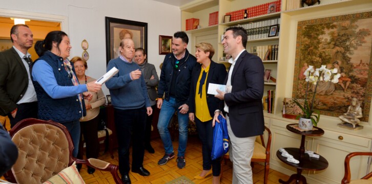 Teodoro García y Noelia Arroyo, campaña Puerta a Puerta en Cartagena