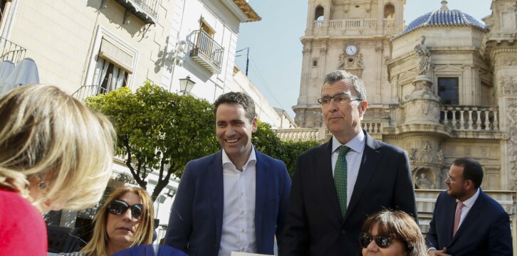 Teodoro García Egea paseo por calles de Murcia