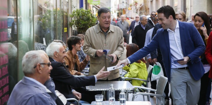 Teodoro García Egea paseo por calles de Murcia