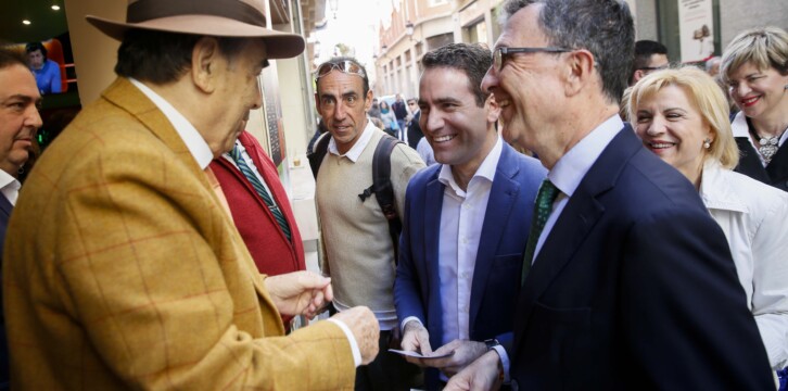 Teodoro García Egea paseo por calles de Murcia