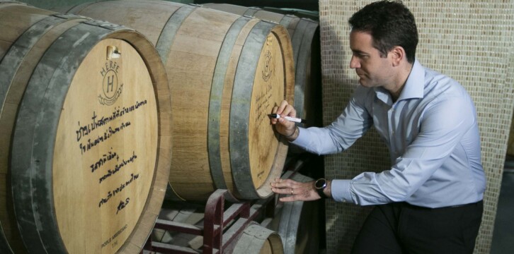 Teodoro García Egea visita un viñedo en Bullas