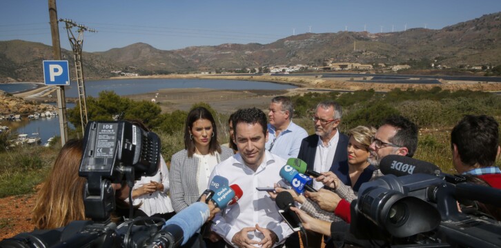Teodoro García Egea en su visita al Club Náutico San Javier y  Portmán