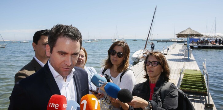 Teodoro García Egea en su visita al Club Náutico San Javier y  Portmán