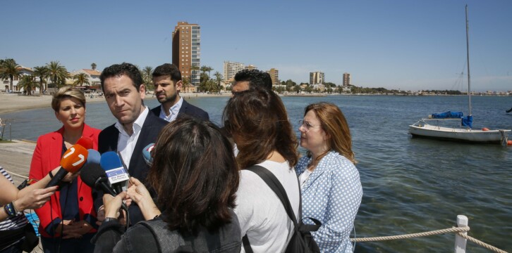 Teodoro García Egea en su visita al Club Náutico San Javier y  Portmán