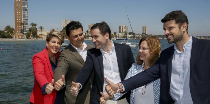 Teodoro García Egea en su visita al Club Náutico San Javier y  Portmán