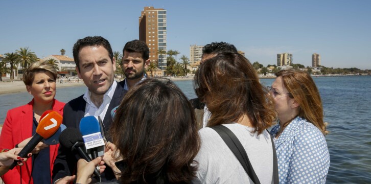 Teodoro García Egea en su visita al Club Náutico San Javier y  Portmán