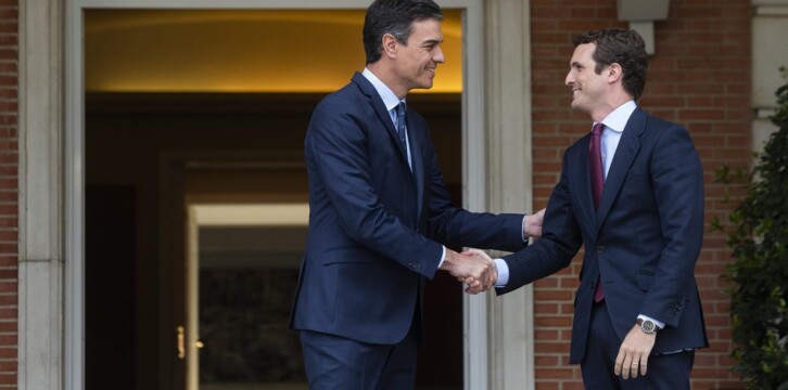 Pablo Casado se reúne con Pedro Sánchez en Moncloa