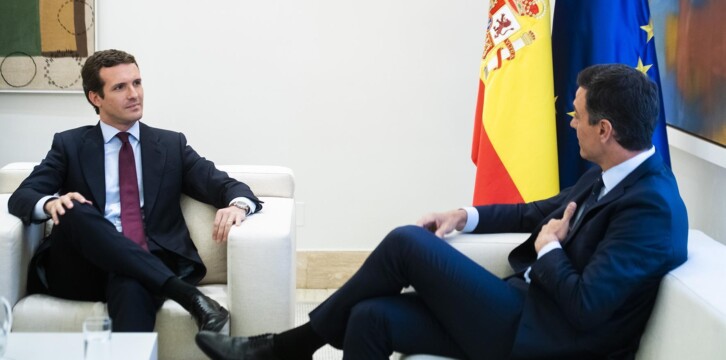Pablo Casado se reúne con Pedro Sánchez en Moncloa