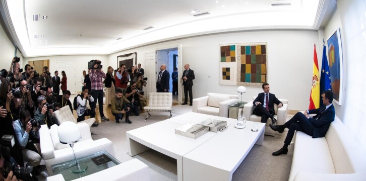 Pablo Casado se reúne con Pedro Sánchez en Moncloa