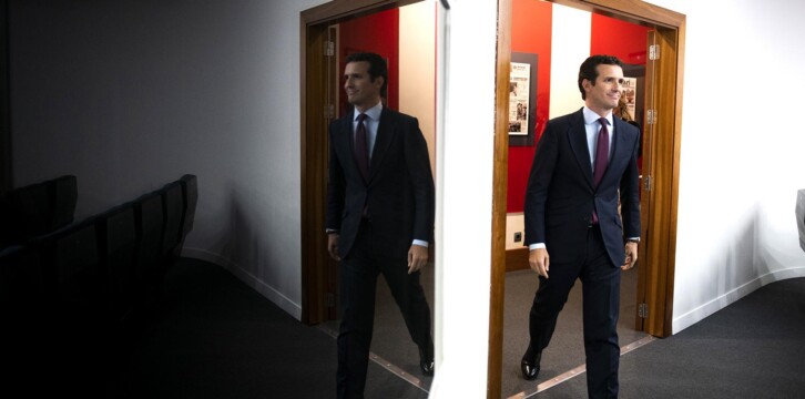 Pablo Casado se reúne con Pedro Sánchez en Moncloa