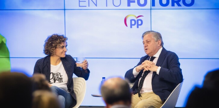 Dolors Montserrat en el acto con venezolanos residentes en Madrid, junto a Leopoldo López