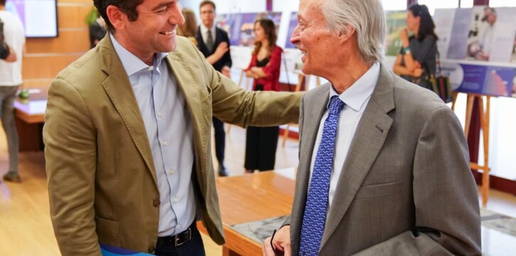 Teodoro García asiste a la presentación del libro "Treinta cafés. Las cualidades del liderazgo", de Euprepio Padula