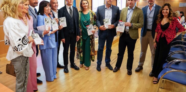 Teodoro García asiste a la presentación del libro "Treinta cafés. Las cualidades del liderazgo", de Euprepio Padula