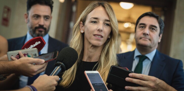 Cayetana Álvarez de Toledo atiende a los medios de comunicación
