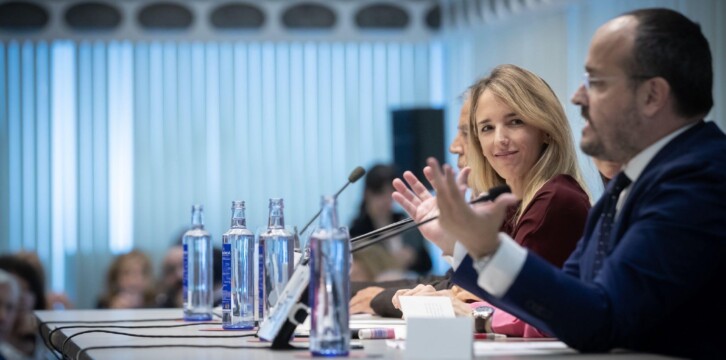 Cayetana Álvarez de Toledo y Alejandro Fernández en el Club Siglo XXI