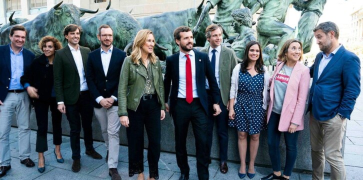 Comité de Dirección en el monumento del encierro