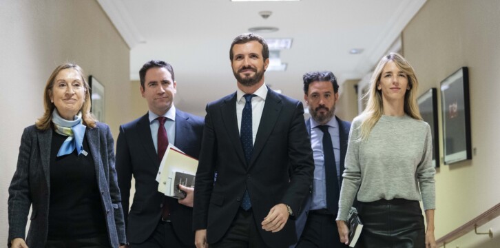 Pablo Casado firma su acta como diputado en la XIV Legislatura