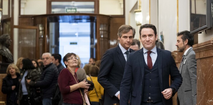 El secretario general, Teodoro García Egea, acompañado de Antonio González Terol