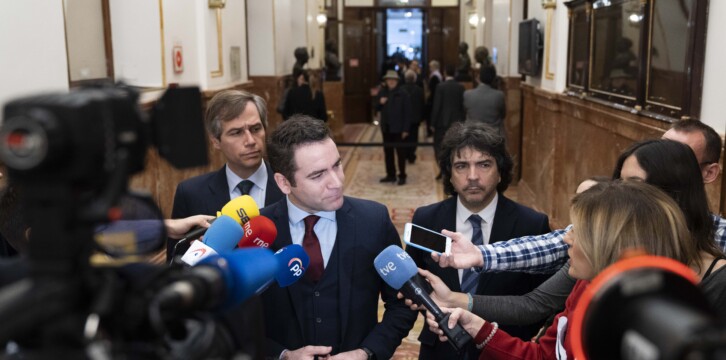 El secretario general, Teodoro García Egea, acompañado de Antonio González Terol y Mario Garcés