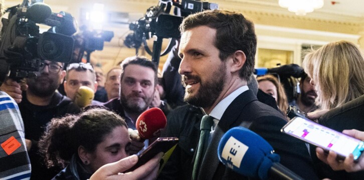Pablo Casado, presenta al alcalde de Madrid, José Luis Martínez-Almeida, en el desayuno Informativo Nueva Economía Fórum