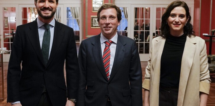 Pablo Casado, presenta al alcalde de Madrid, José Luis Martínez-Almeida, en el desayuno Informativo Nueva Economía Fórum