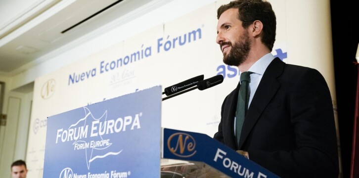 Pablo Casado, presenta al alcalde de Madrid, José Luis Martínez-Almeida, en el desayuno Informativo Nueva Economía Fórum