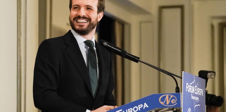 Pablo Casado, presenta al alcalde de Madrid, José Luis Martínez-Almeida, en el desayuno Informativo Nueva Economía Fórum