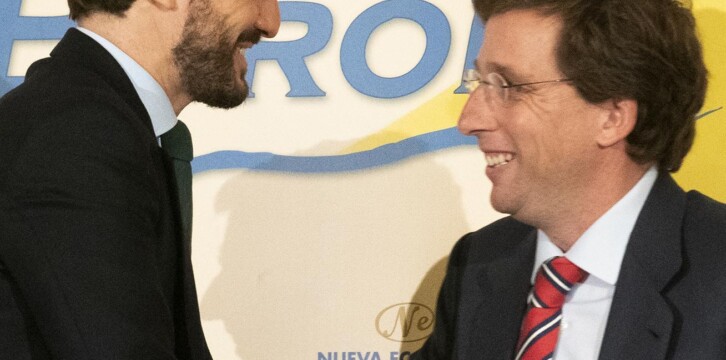 Pablo Casado, presenta al alcalde de Madrid, José Luis Martínez-Almeida, en el desayuno Informativo Nueva Economía Fórum