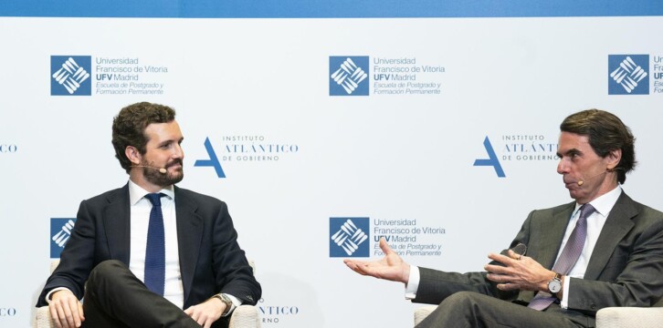 Pablo Casado y José María Aznar, en el coloquio que han mantenido en la UFV.