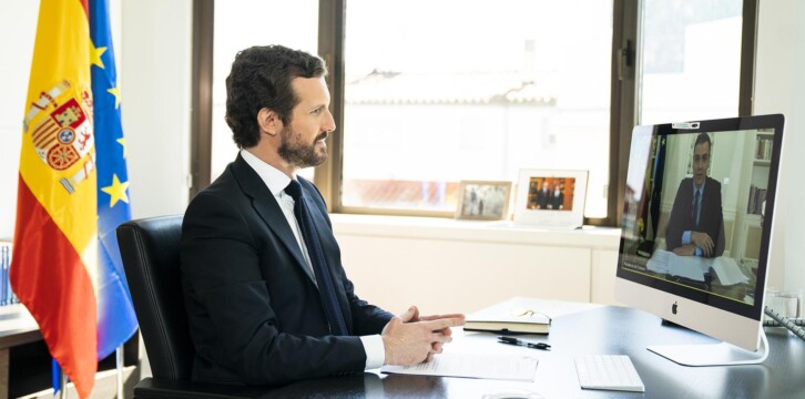 Videoconferencia de Pablo Casado con el presidente del Gobierno, Pedro Sánchez
