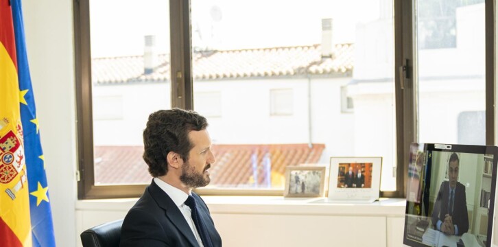 Videoconferencia de Pablo Casado con el presidente del Gobierno, Pedro Sánchez