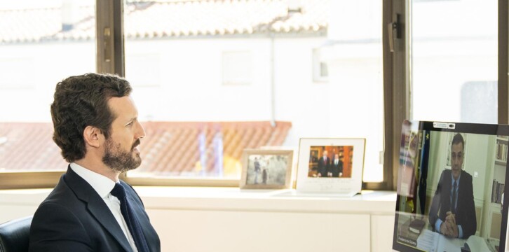 Videoconferencia de Pablo Casado con el presidente del Gobierno, Pedro Sánchez