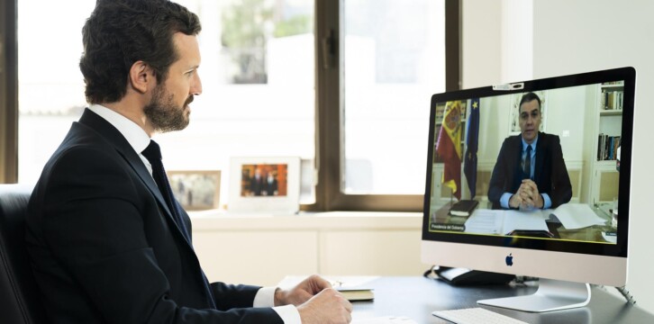 Videoconferencia de Pablo Casado con el presidente del Gobierno, Pedro Sánchez