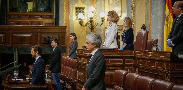 Minuto de silencio, a propuesta de Pablo Casado, en el Pleno en el Congreso de los Diputados