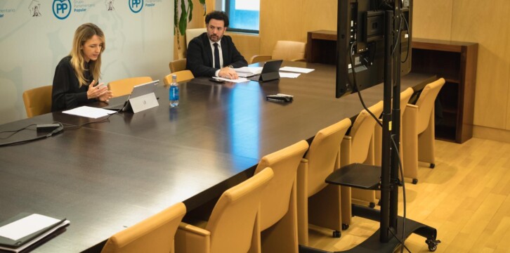 La portavoz del GPP, Cayetana Álvarez de Toledo, y el portavoz adjunto, Guillermo Mariscal