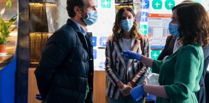 Pablo Casado visita Room Mate Oscar Hotel, junto a Isabel Díaz Ayuso