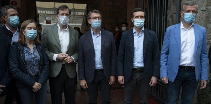 Jaime de Olano, Ana Pastor, Mariano Rajoy, Alberto Núñez Feijóo, Pablo Casado y Alfonso Rueda en el acto central de campaña