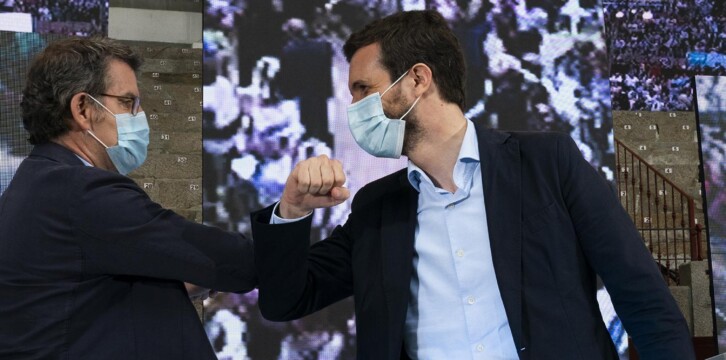 Alberto Núñez Feijóo y Pablo Casado en la plaza de toros de Pontevedra