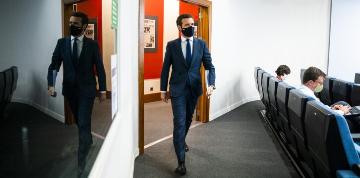 Fotos encuentro entre Pedro Sanchez y Pablo Casado en Moncloa