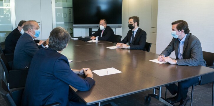 Pablo Casado junto a Nicolás Redondo
