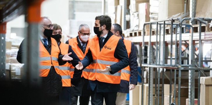 Pablo Casado visita en Barcelona una empresa de logística, distribución e integración