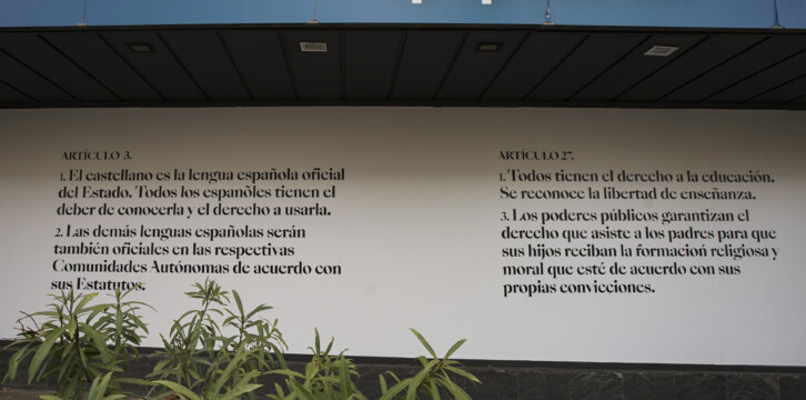 La sede del Partido Popular revestida con la campaña 